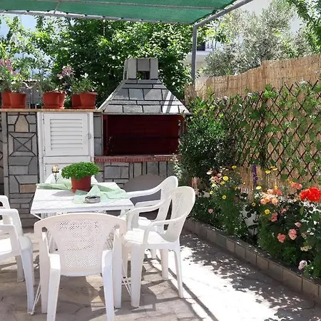 Hébergement de vacances Holiday House Lazarelis