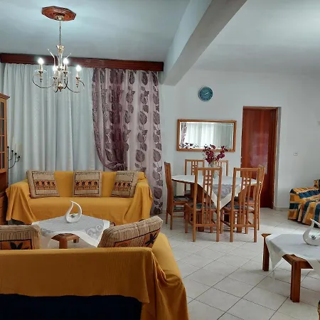 Holiday House Lazarelis Hébergement de vacances *